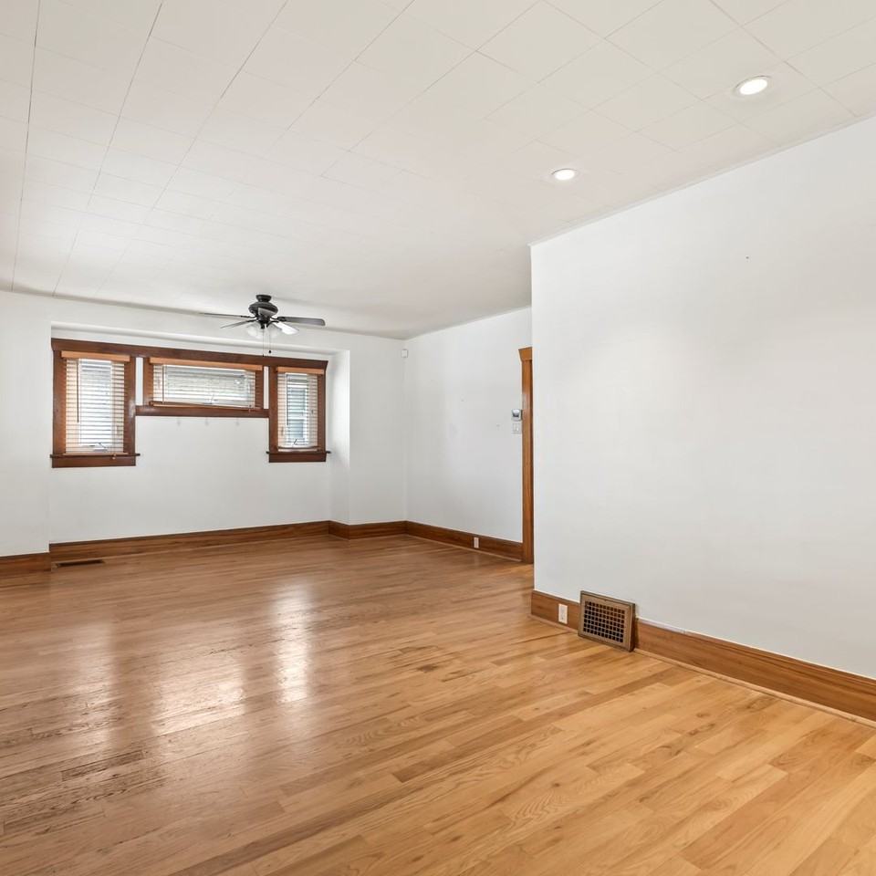 668 E Bryan Ave - Photo 5 of 23