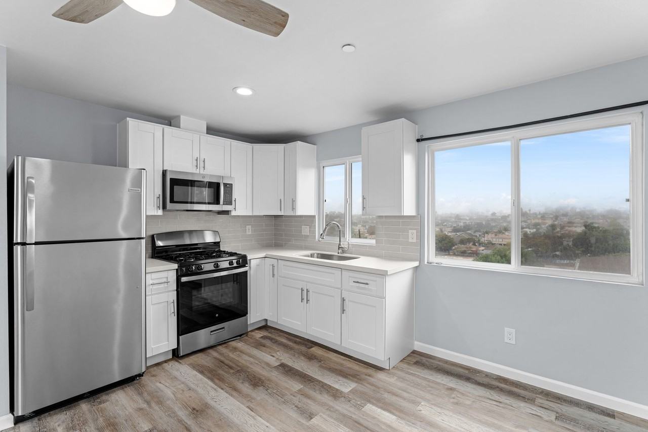 3447 Ocean View Blvd - Photo 2 of 33