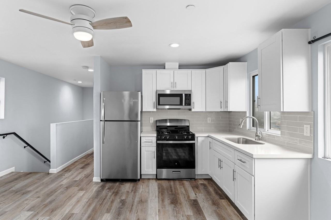 3447 Ocean View Blvd - Photo 3 of 33