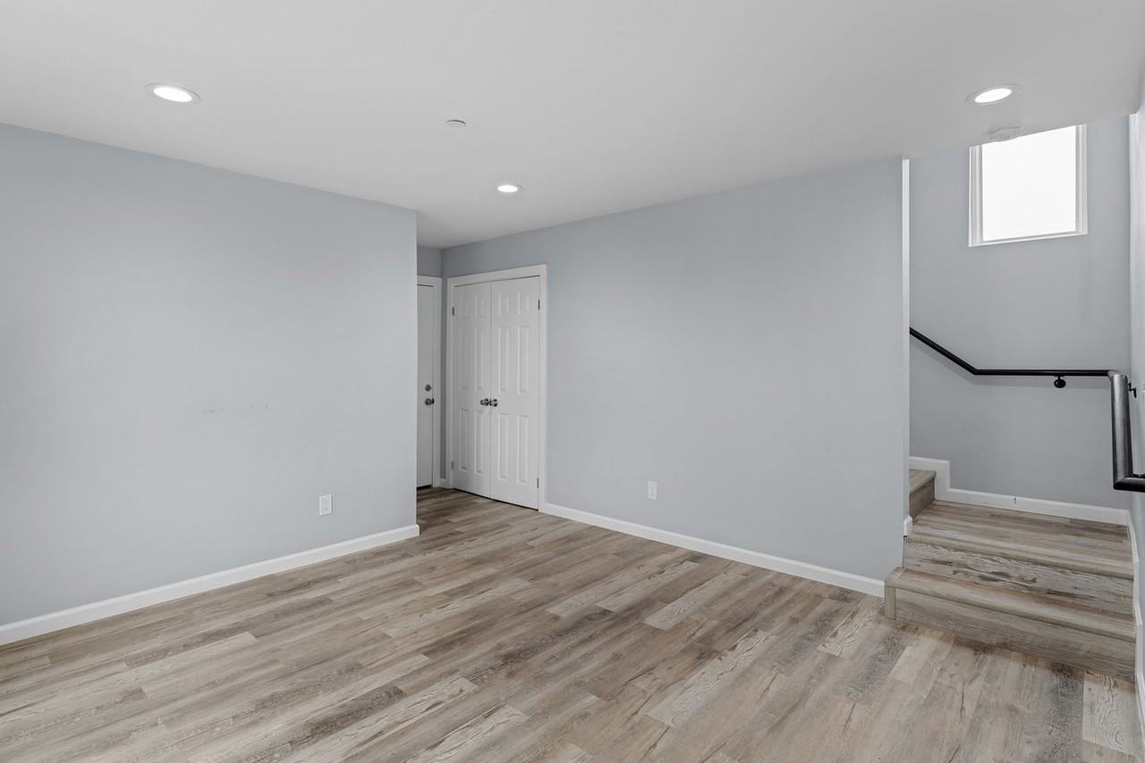 3447 Ocean View Blvd - Photo 5 of 33