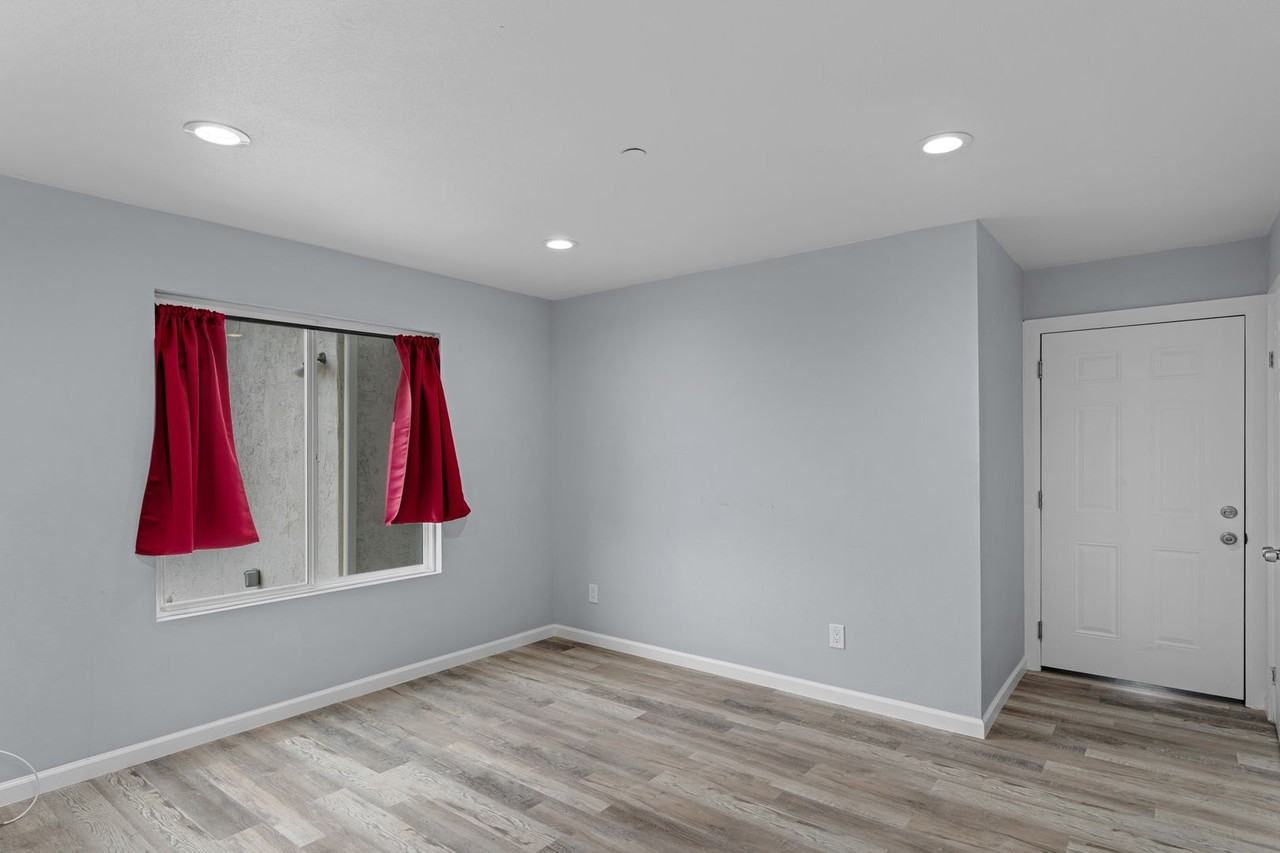 3447 Ocean View Blvd - Photo 7 of 33