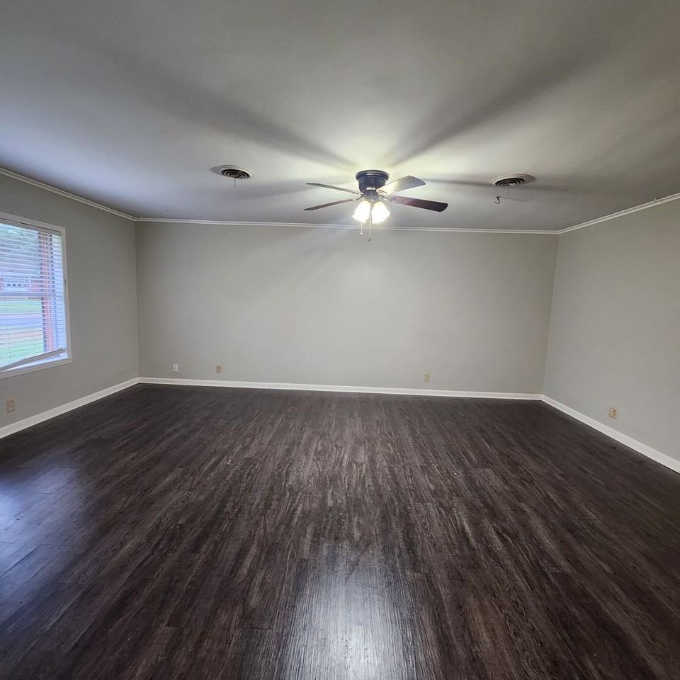 1805 Pearl St - Photo 2 of 12