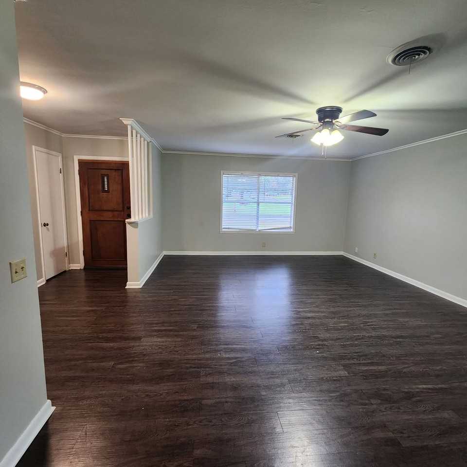 1805 Pearl St - Photo 3 of 12