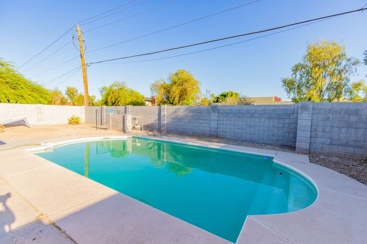 1603 E Del Rio Dr - Photo 2 of 26