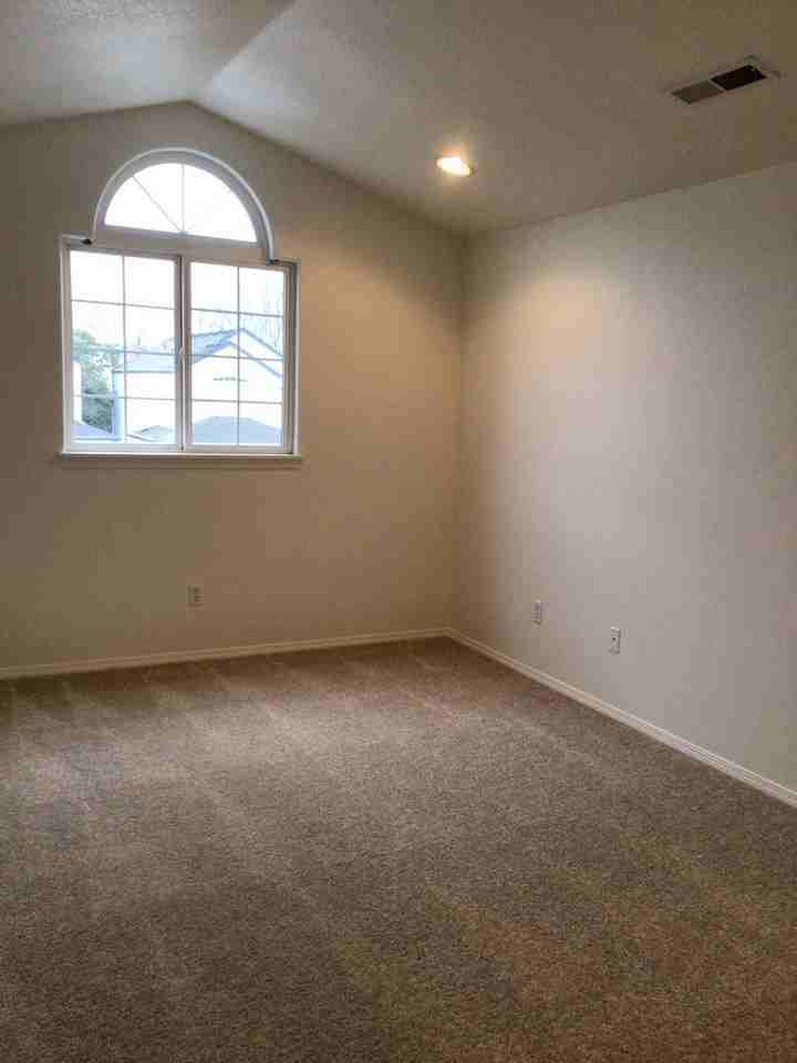 5116 Ne 77th Ave - Photo 7 of 10