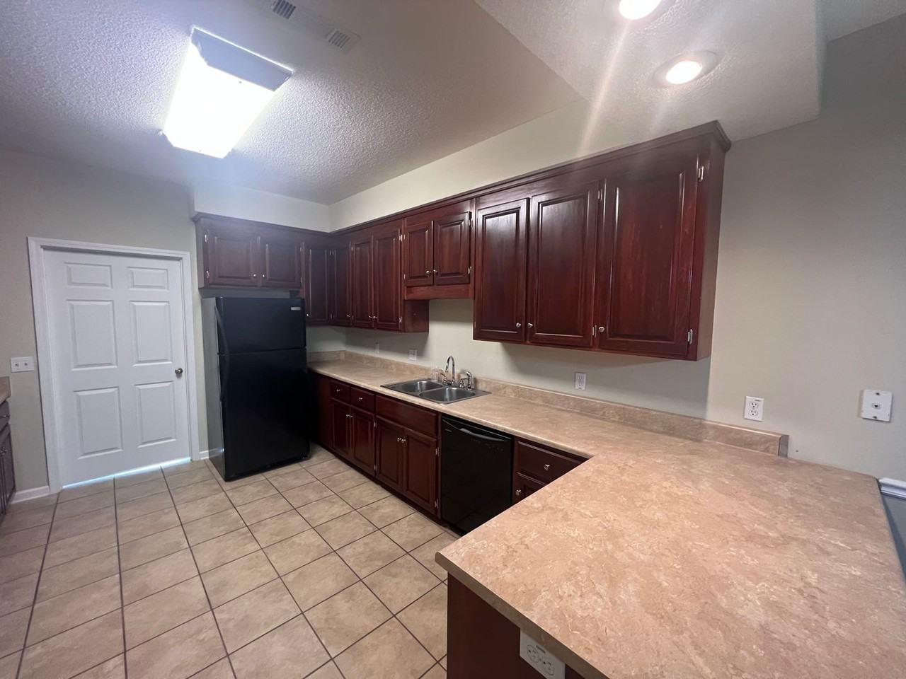 148 Concord Ave - Photo 2 of 14
