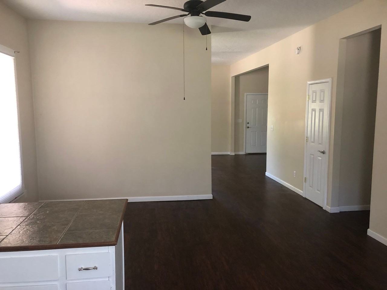 701 Francis St W - Photo 3 of 5