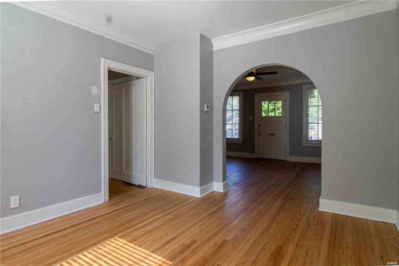 8392 Big Bend Blvd - Photo 3 of 11