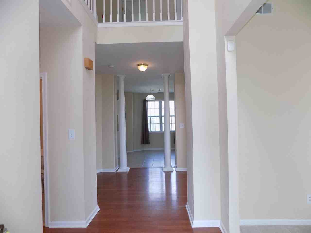 305 Vista Point Dr - Photo 3 of 35