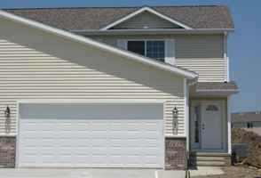 featured image of 1029 Amelia Dr #4