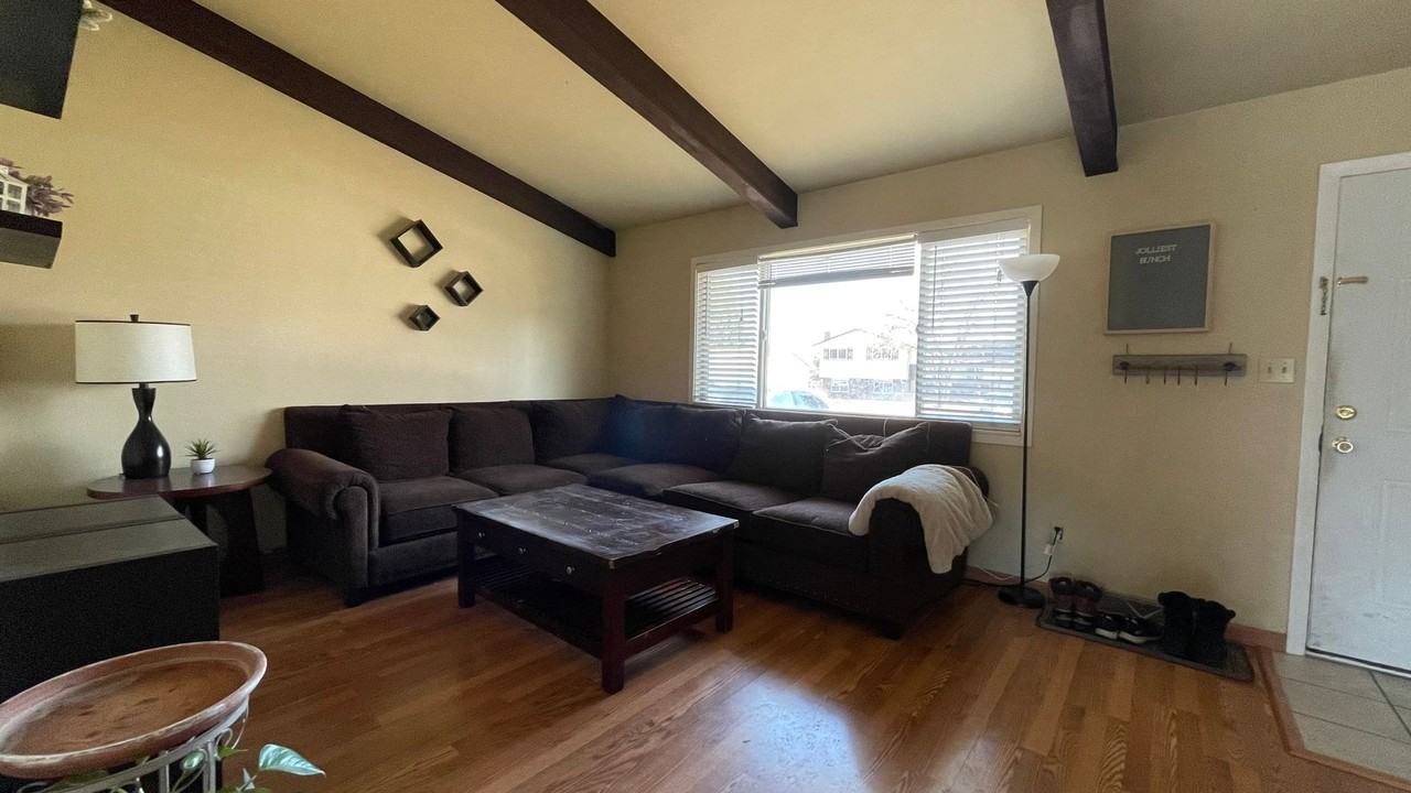 2821 Redwing Rd - Photo 5 of 9