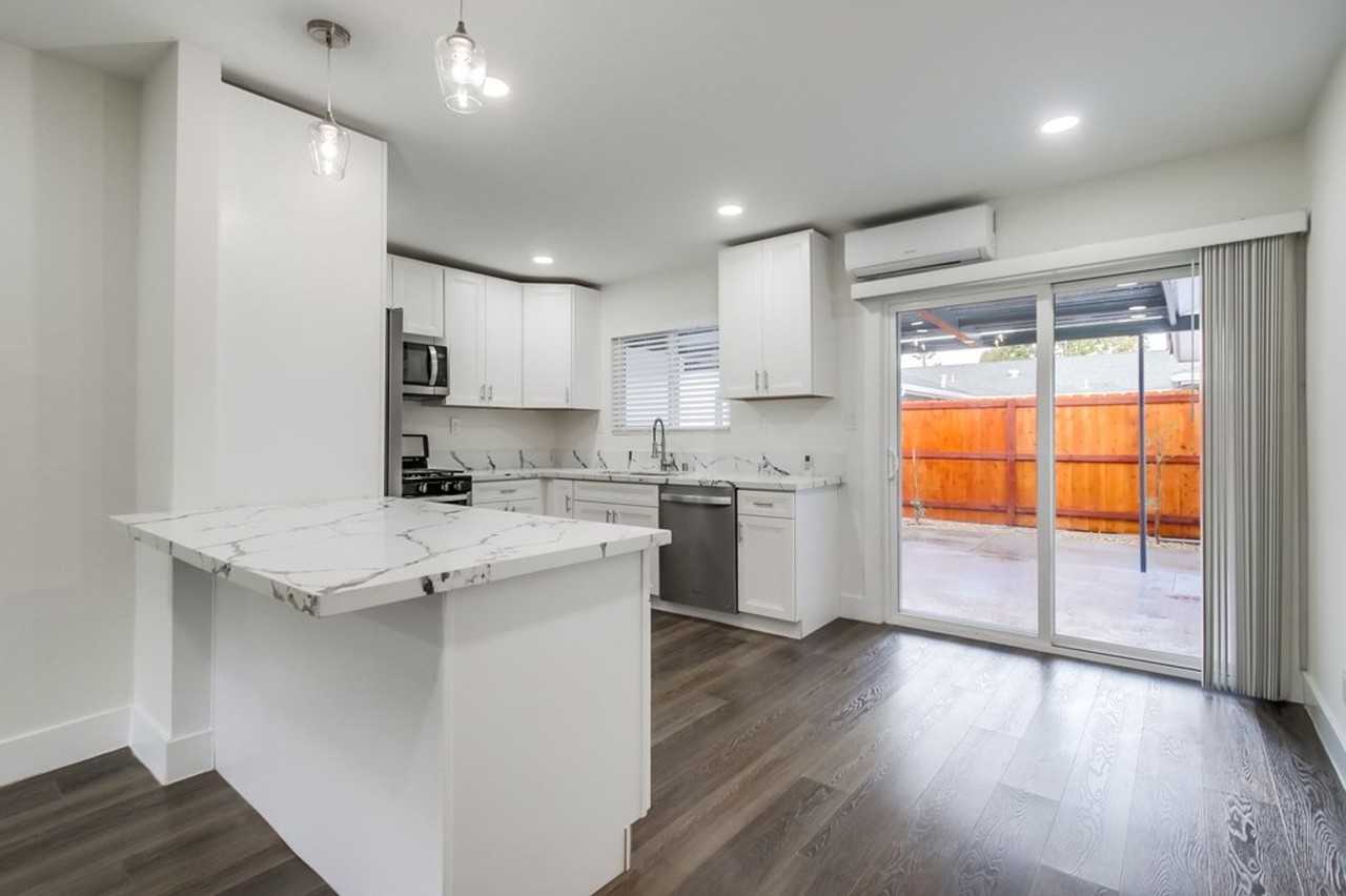 4527 63rd St - Photo 2 of 26