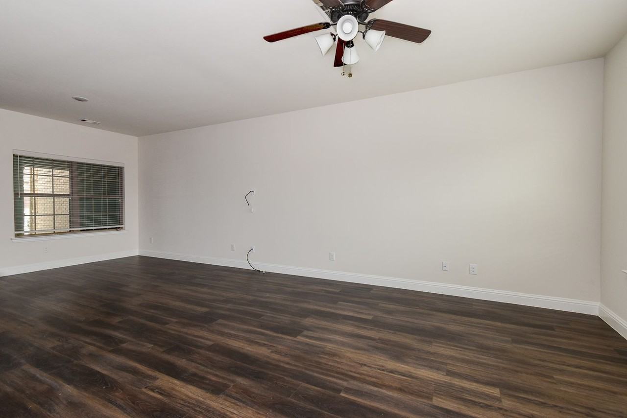 6819 Jade Dr - Photo 4 of 33