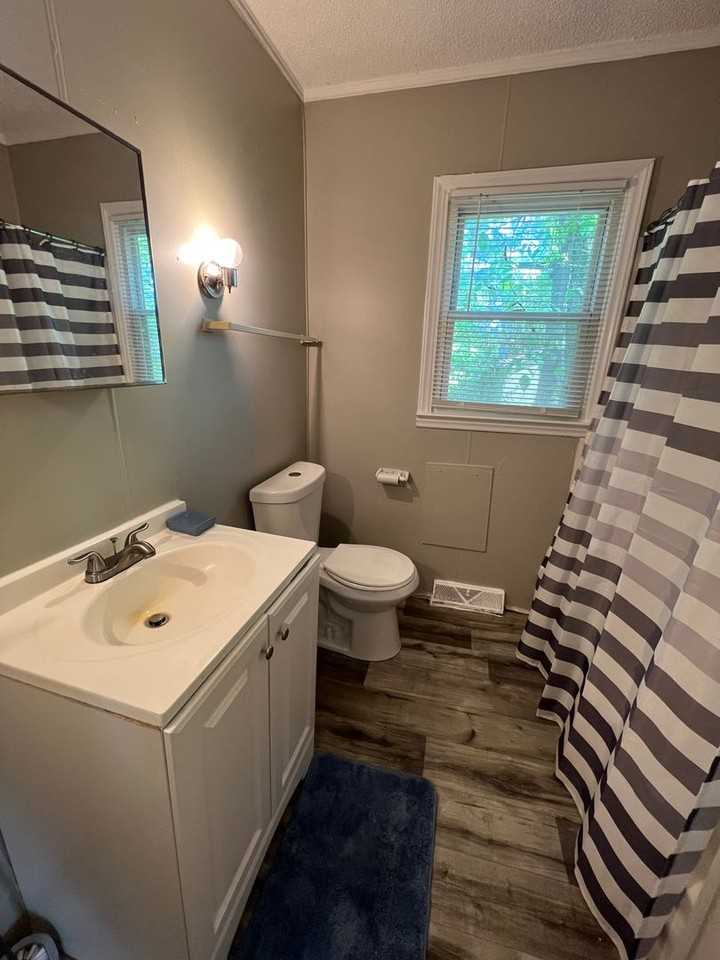 1007 S Church St - Photo 2 of 6