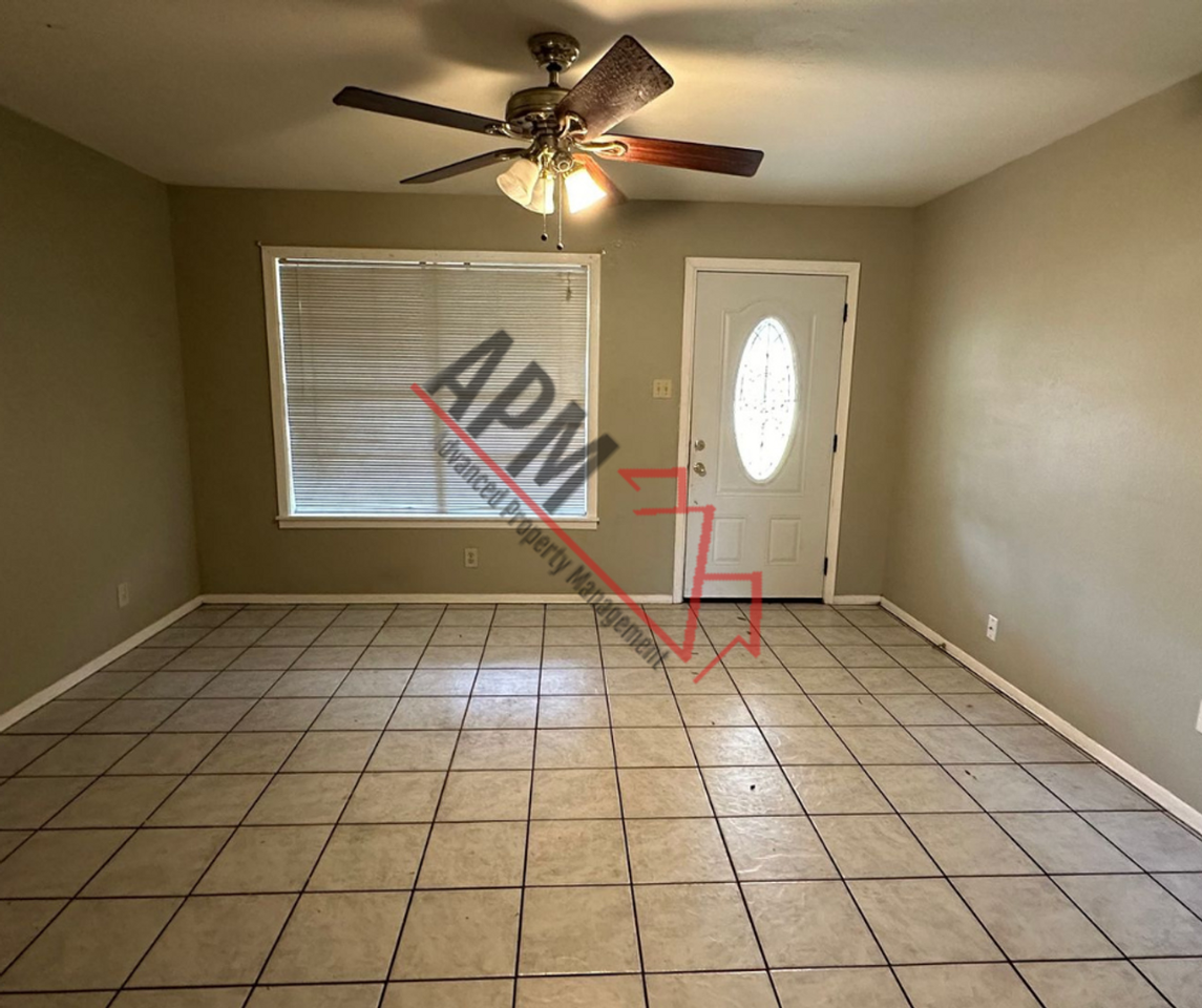 202 Belmont Cir - Photo 2 of 7