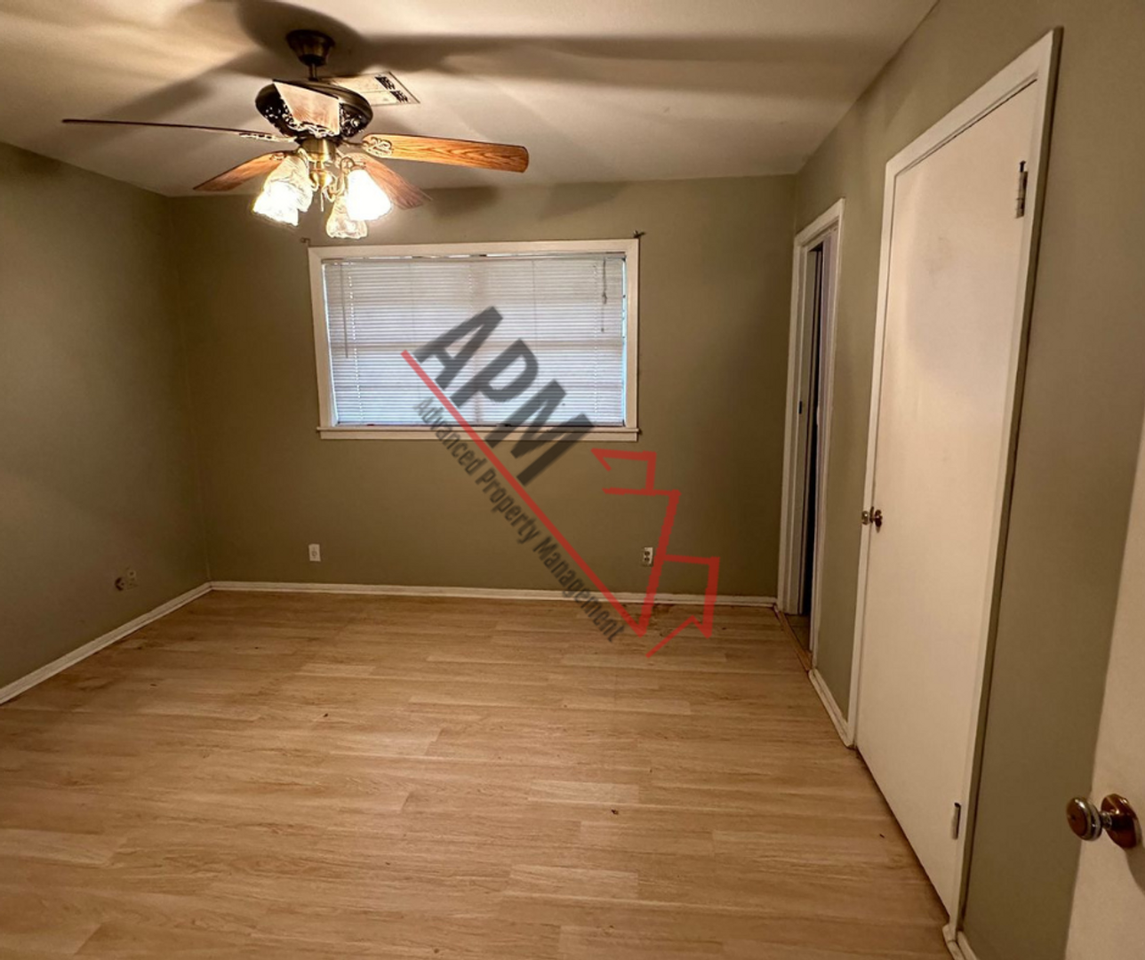 202 Belmont Cir - Photo 3 of 7