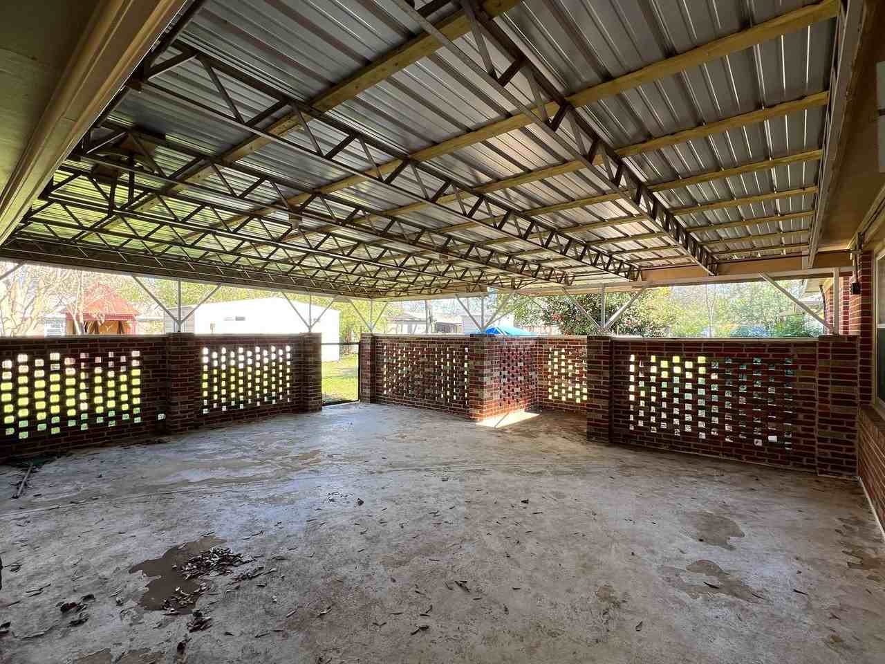 1123 Oates Rd - Photo 3 of 17