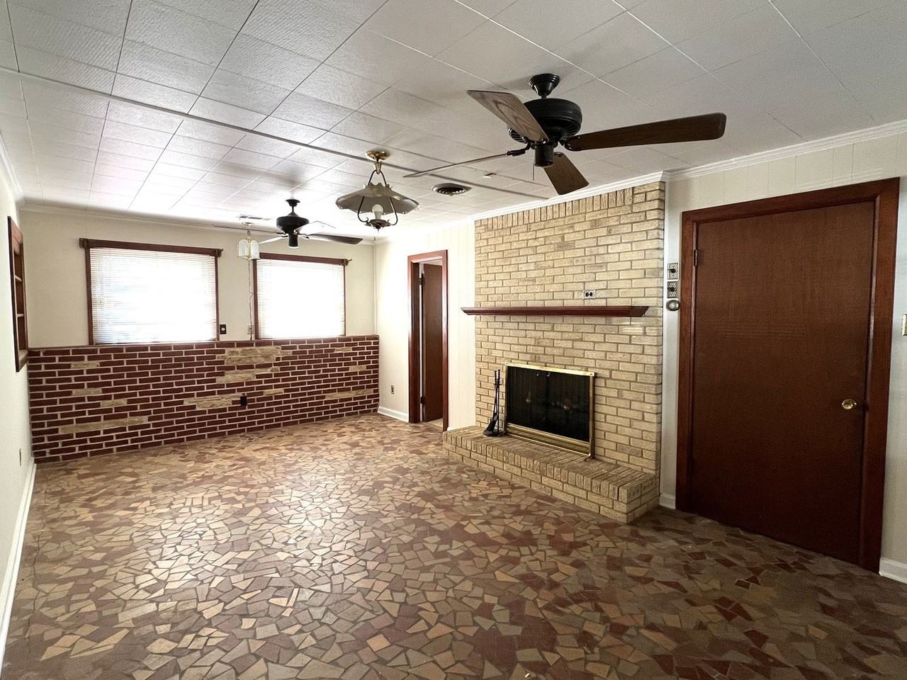 1123 Oates Rd - Photo 5 of 17