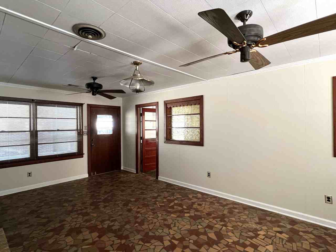 1123 Oates Rd - Photo 6 of 17