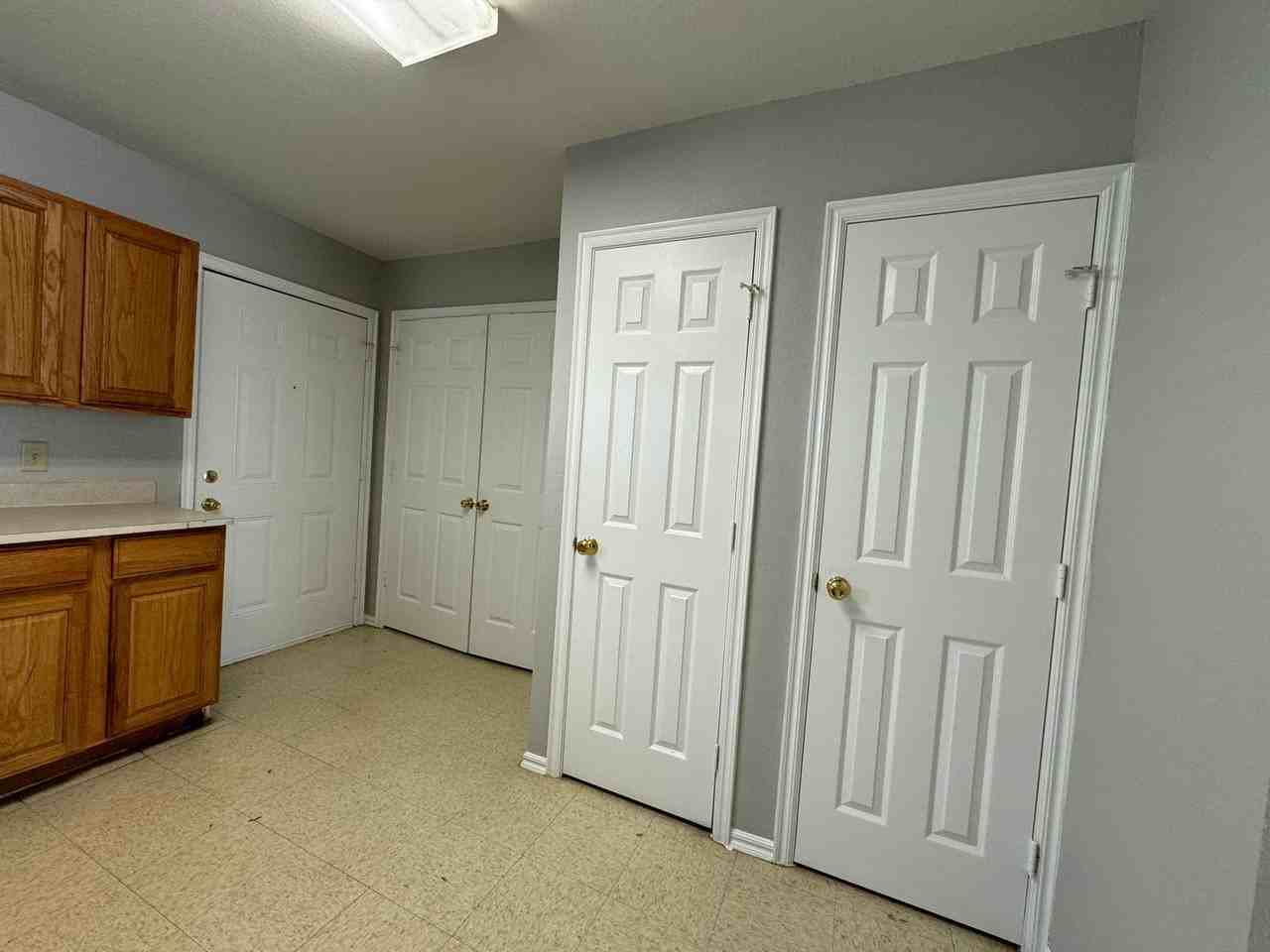 1801 Sw C Ave - Photo 3 of 7