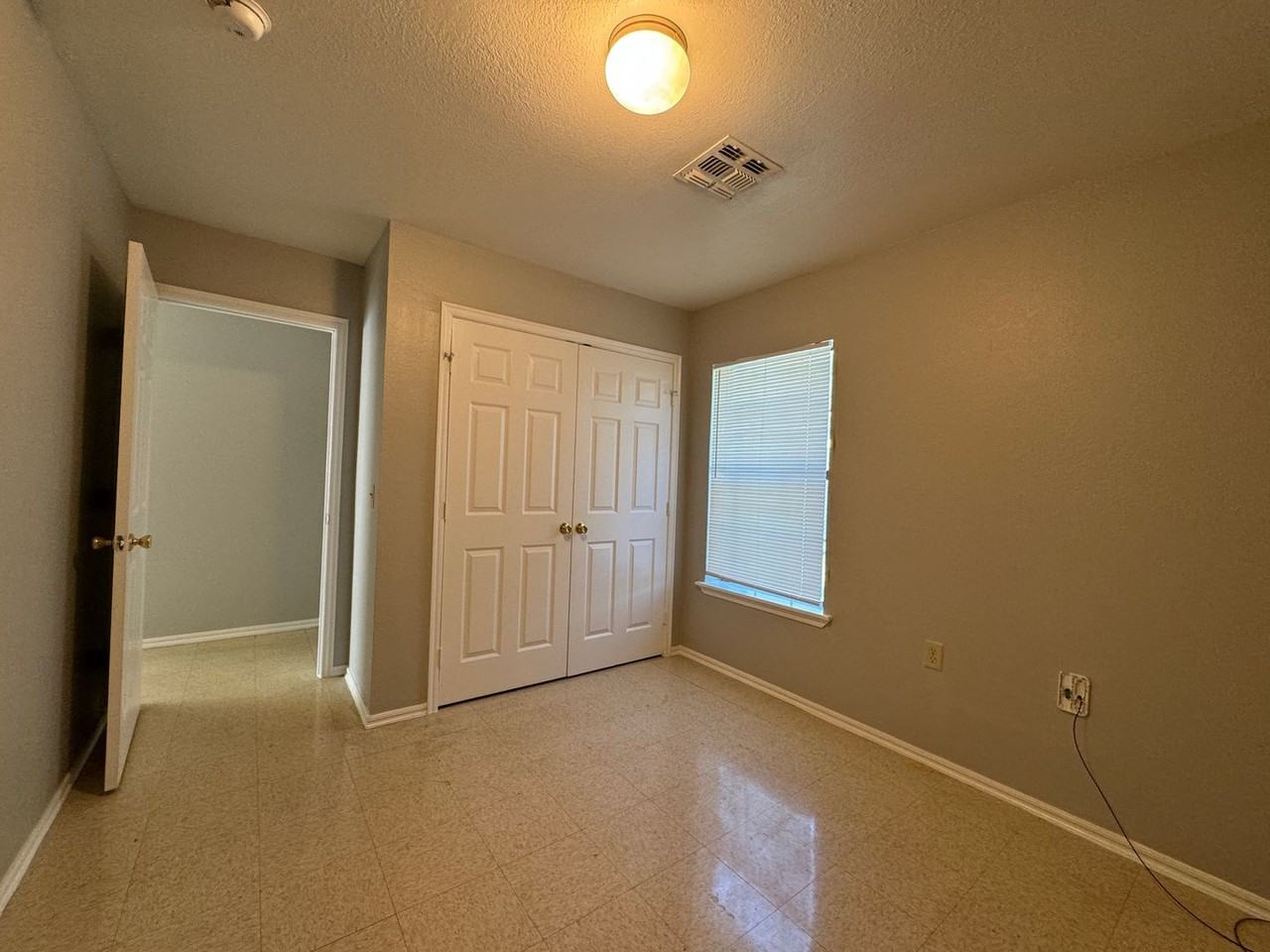 1801 Sw C Ave - Photo 5 of 8