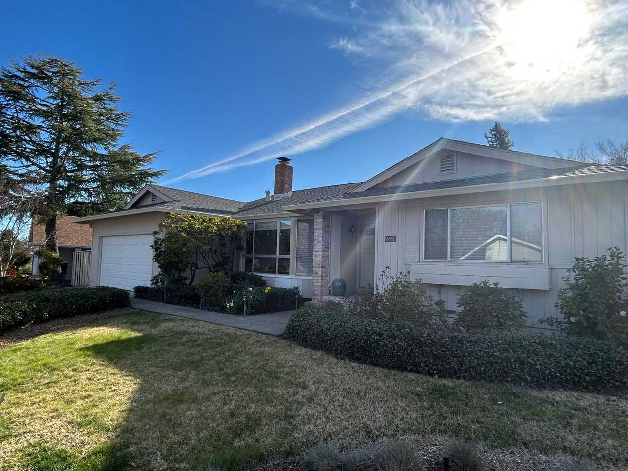 8891 Oakmont Dr - Photo 2 of 27