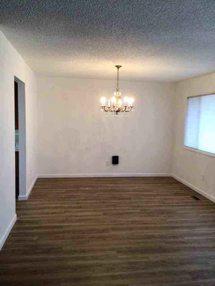 2722 E Mcloughlin Blvd - Photo 4 of 18
