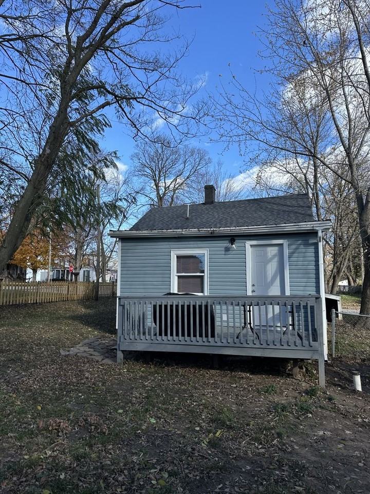 205 7th St - Photo 3 of 27
