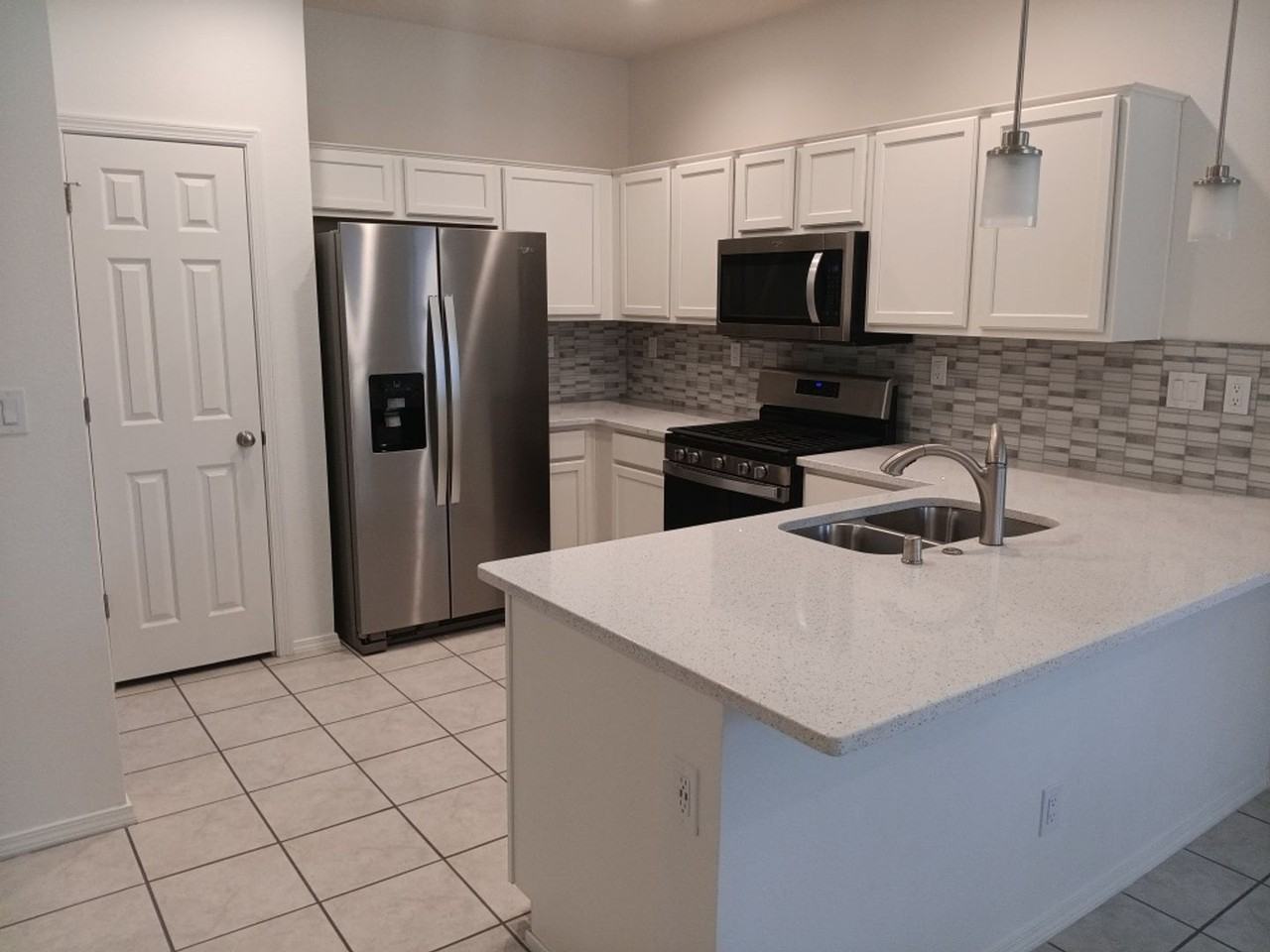 1202 Grace St Ne - Photo 3 of 22