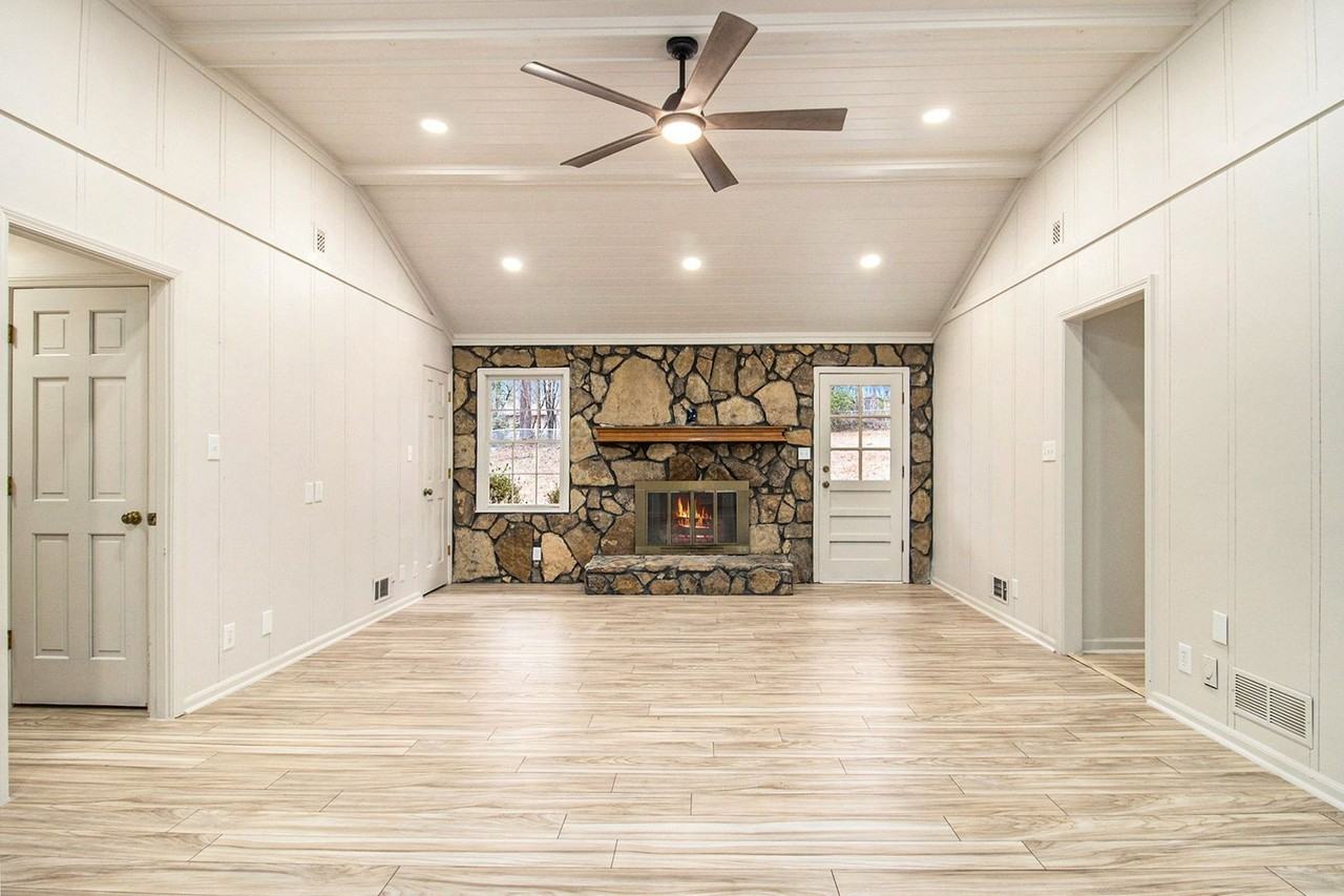 3391 Oak Dr - Photo 5 of 37