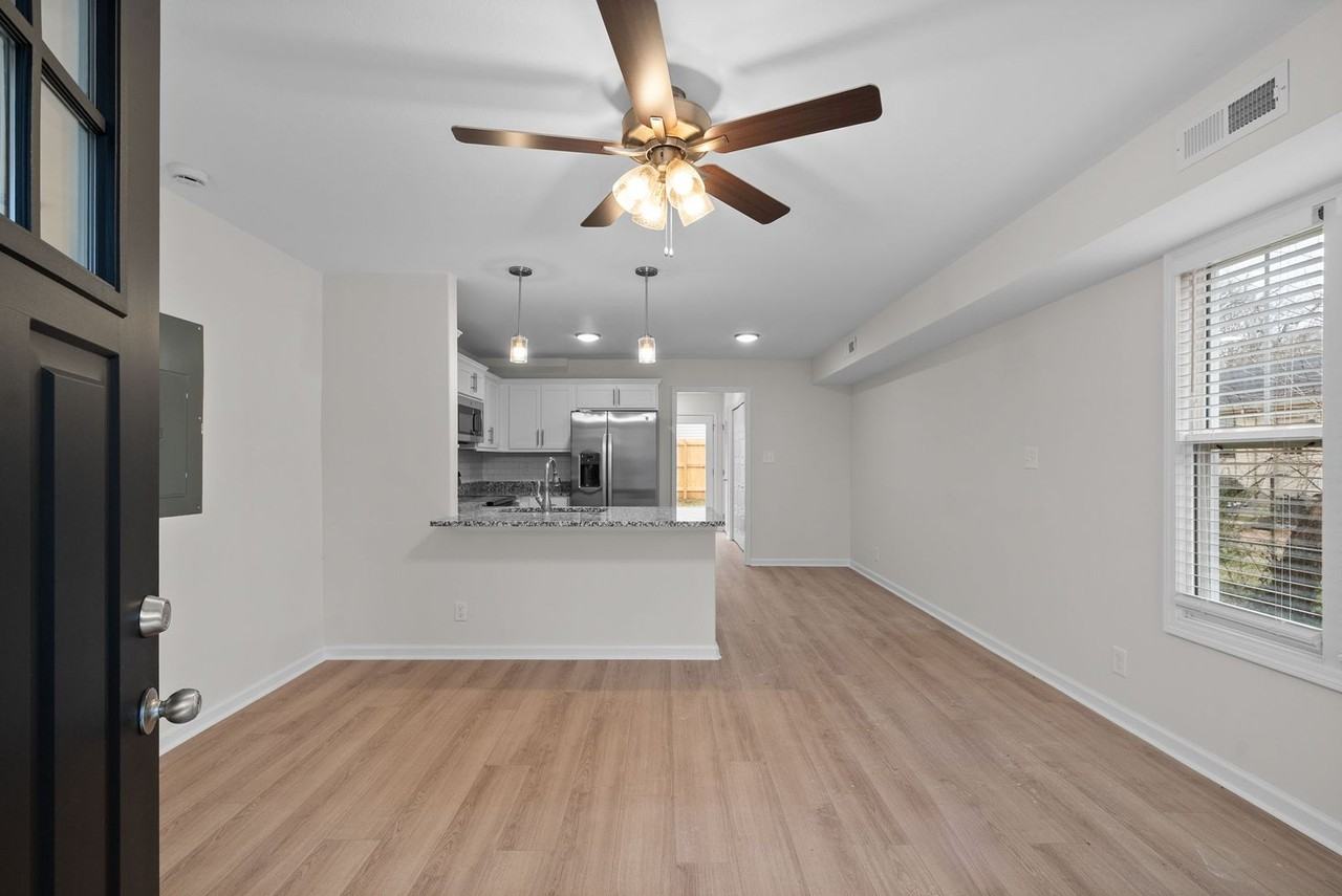 947 Wall St - Photo 3 of 24