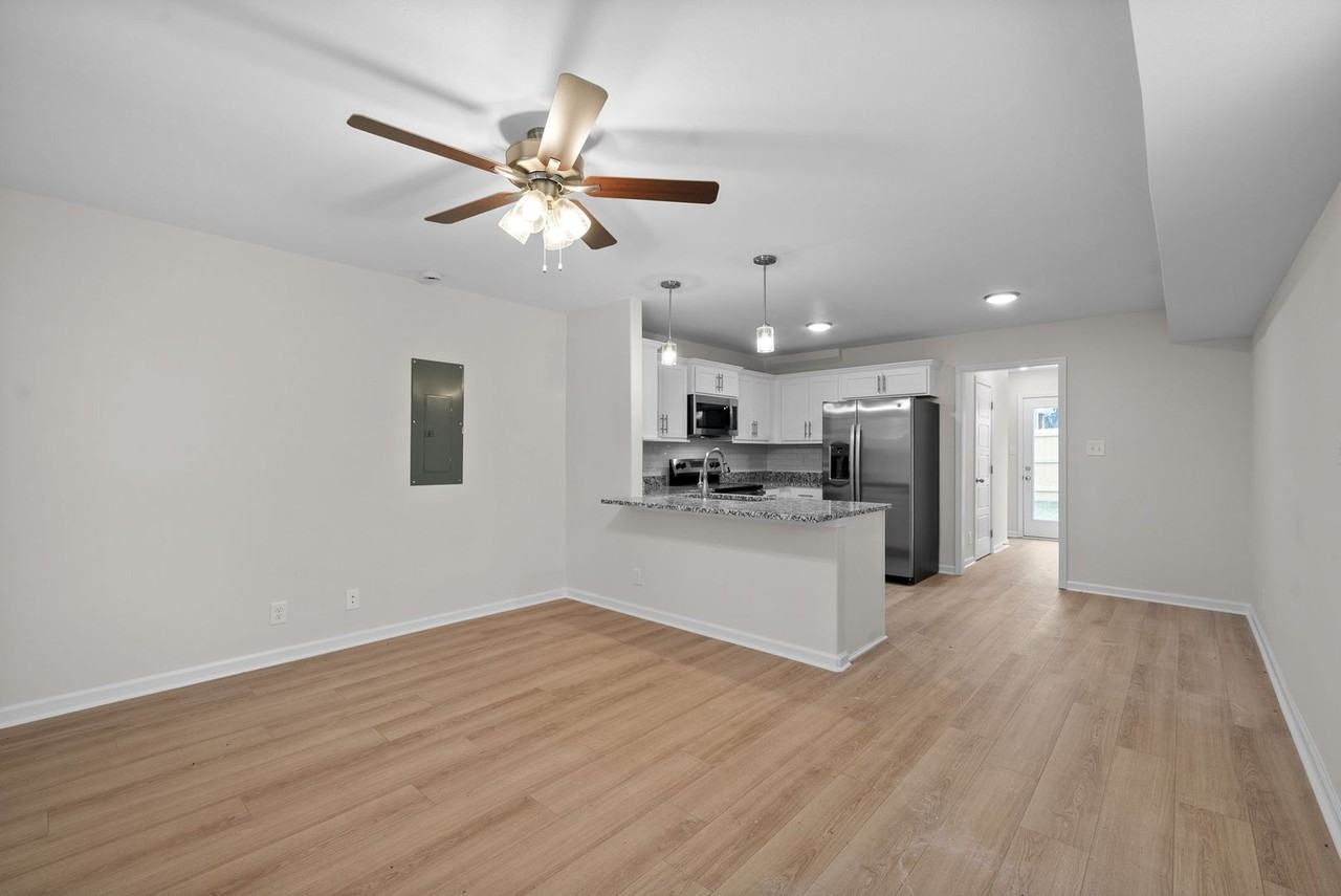 947 Wall St - Photo 4 of 24