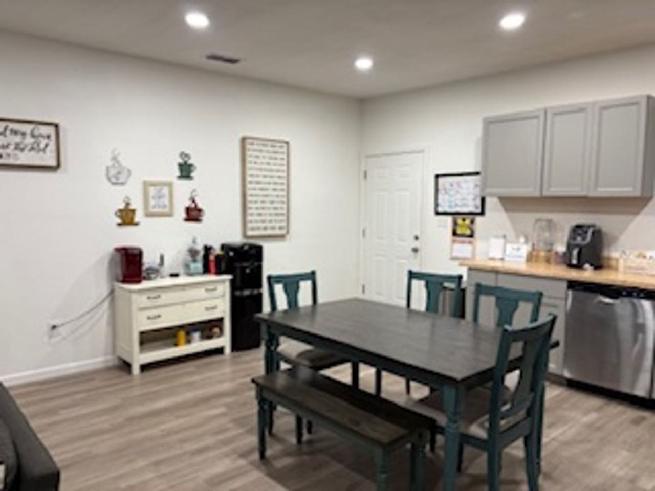 207 West - Photo 2 of 20