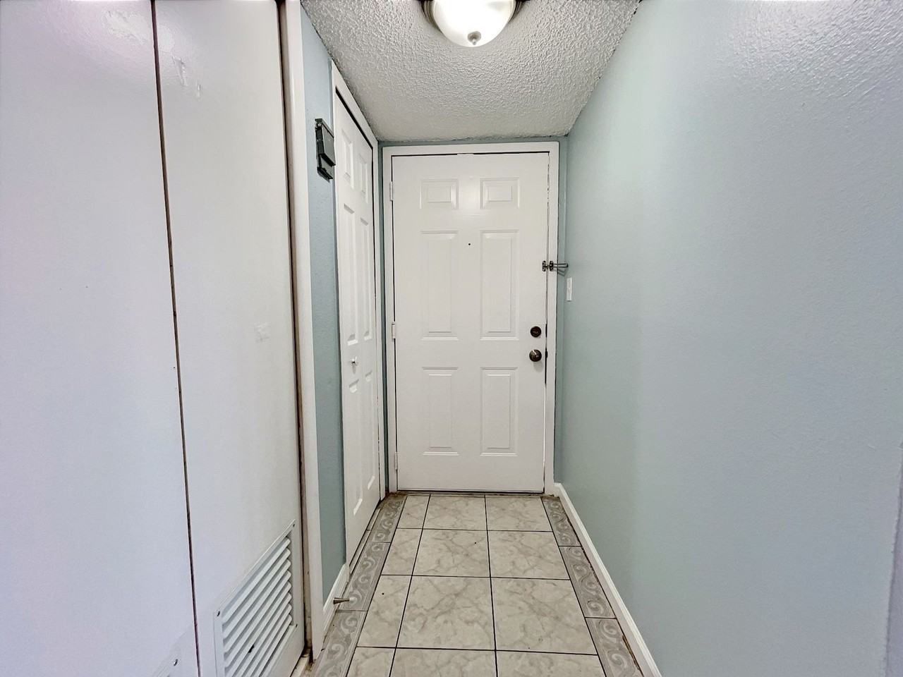 865 Sky Lake Cir #D - Photo 2 of 26