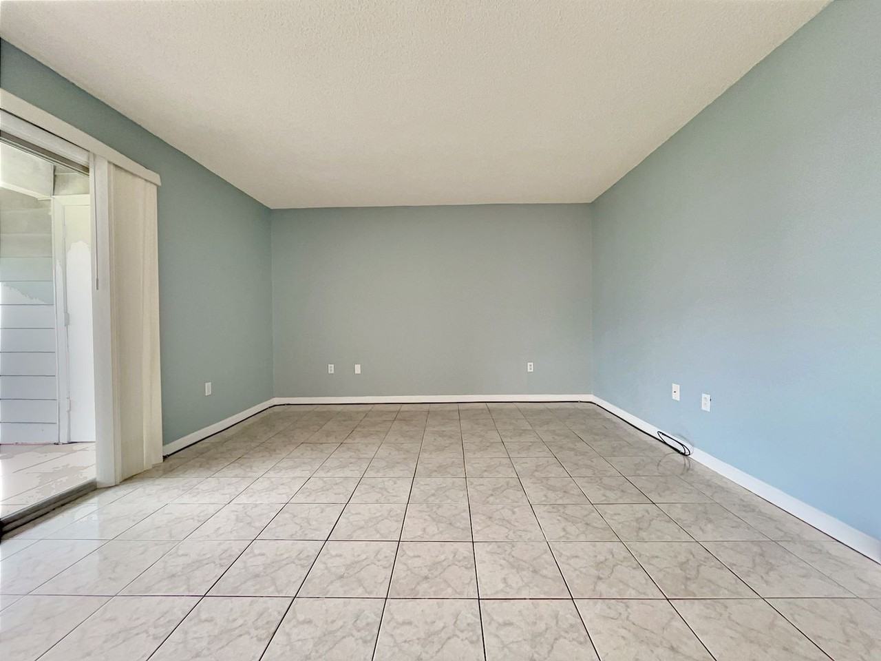 865 Sky Lake Cir #D - Photo 3 of 26