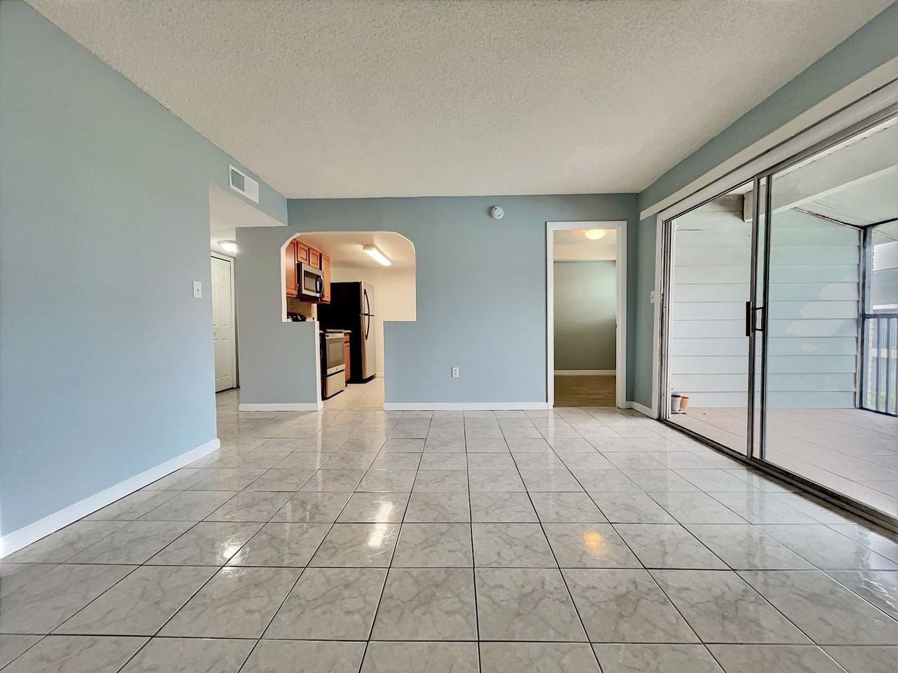865 Sky Lake Cir #D - Photo 4 of 26
