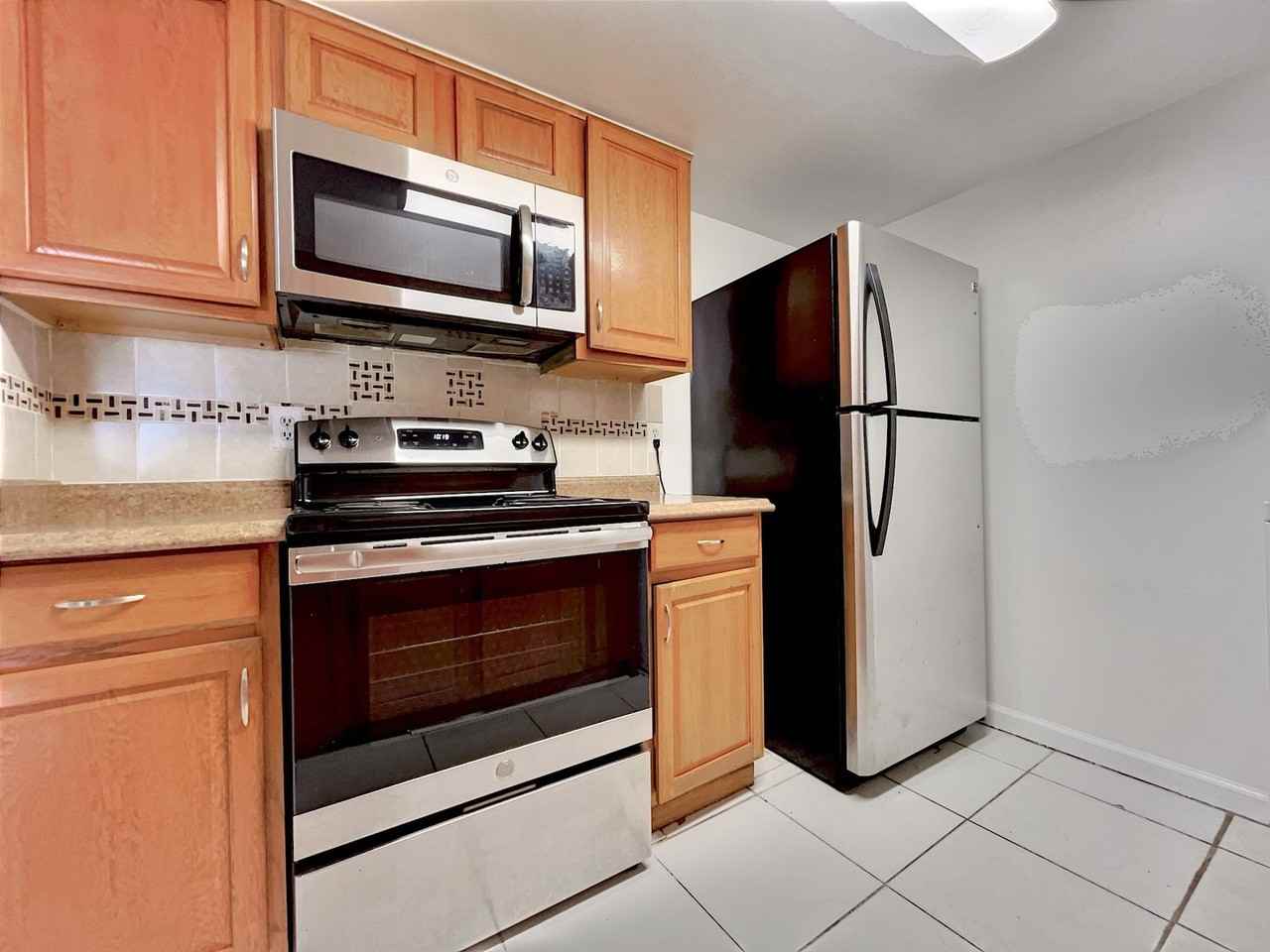 865 Sky Lake Cir #D - Photo 7 of 26