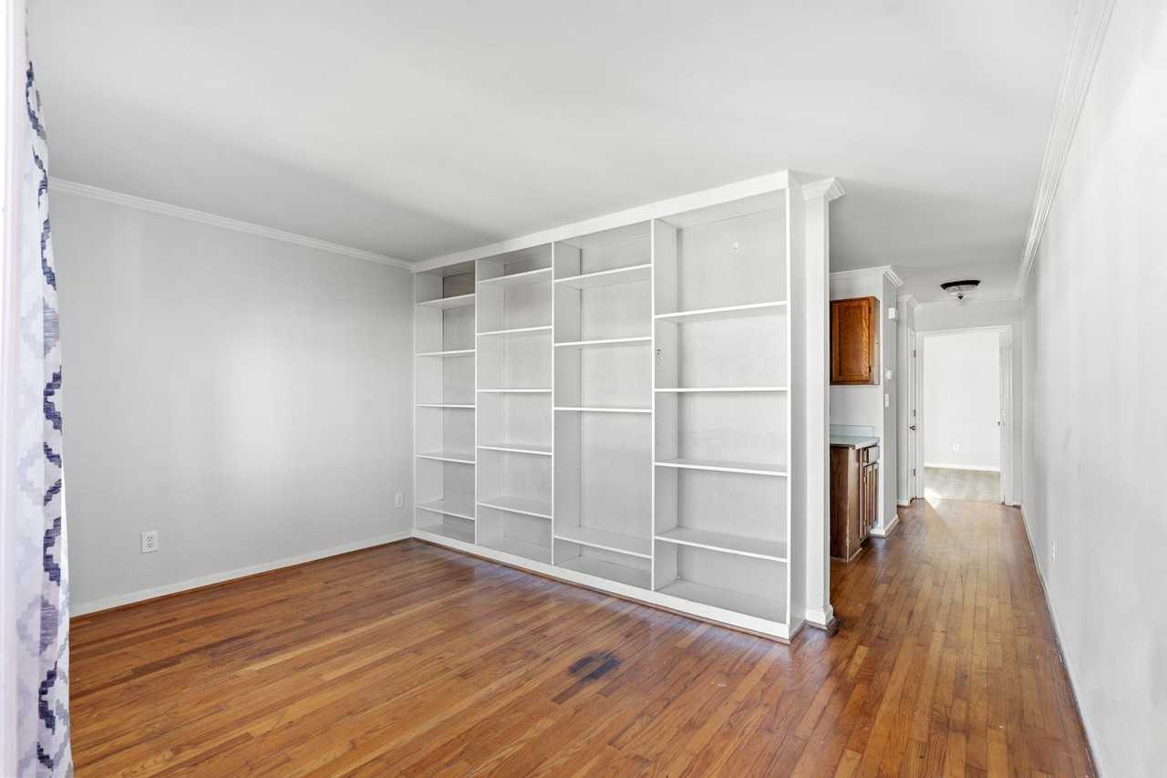 603 Wagon Wheel Rd - Photo 4 of 10