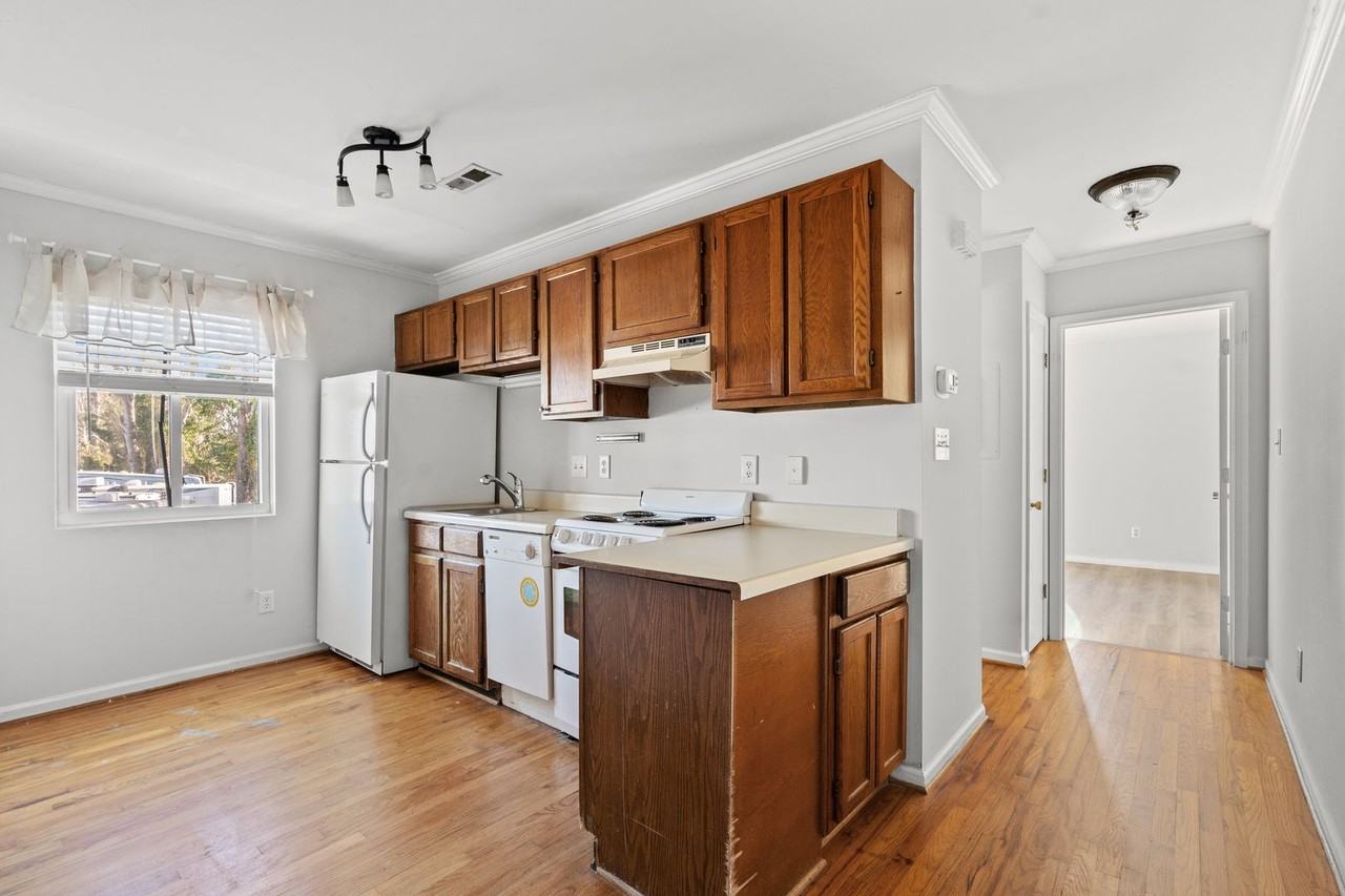 603 Wagon Wheel Rd - Photo 5 of 10