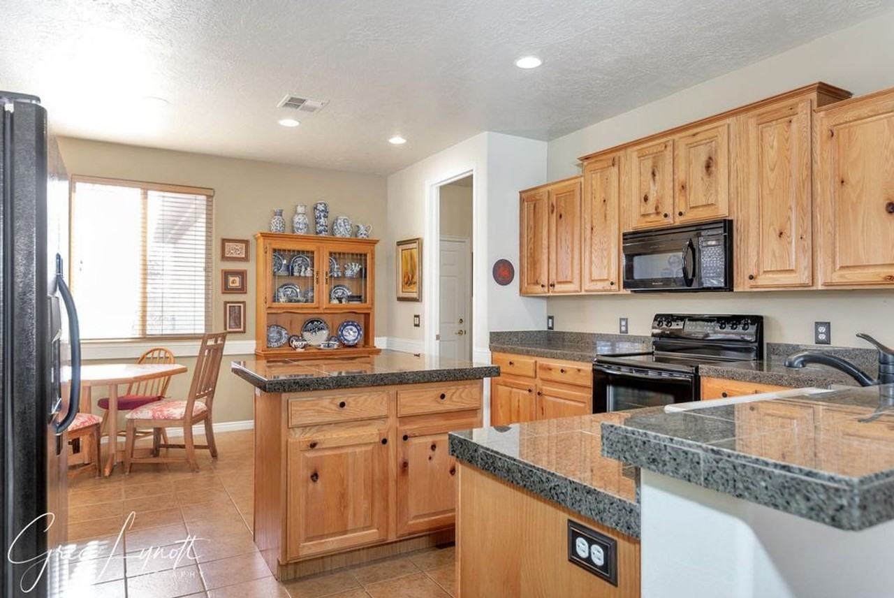 3343 E Willow Springs Dr - Photo 6 of 29