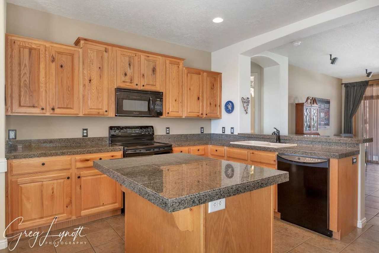 3343 E Willow Springs Dr - Photo 7 of 29