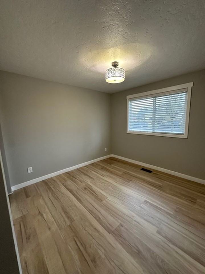 1629 College St - Photo 2 of 21