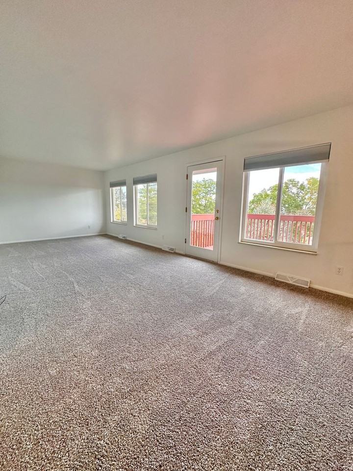 1720 S Deframe Ct - Photo 7 of 23