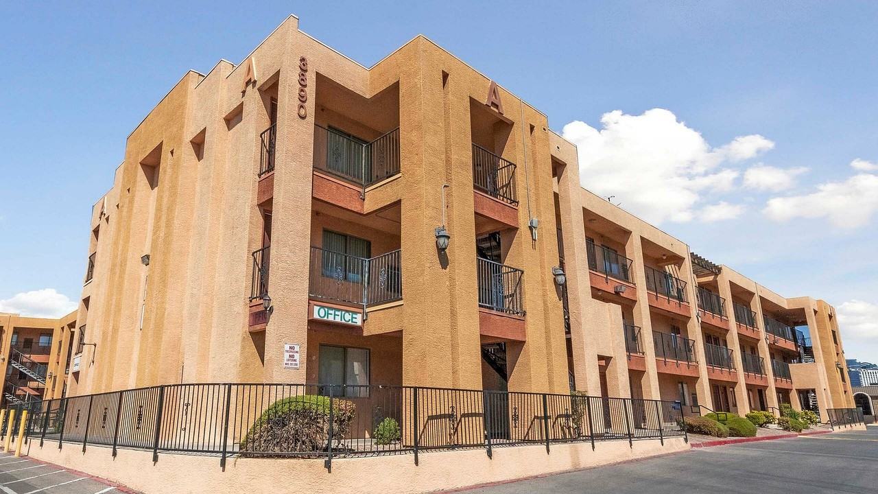 Residence at Tropicana - Photo 4 of 29