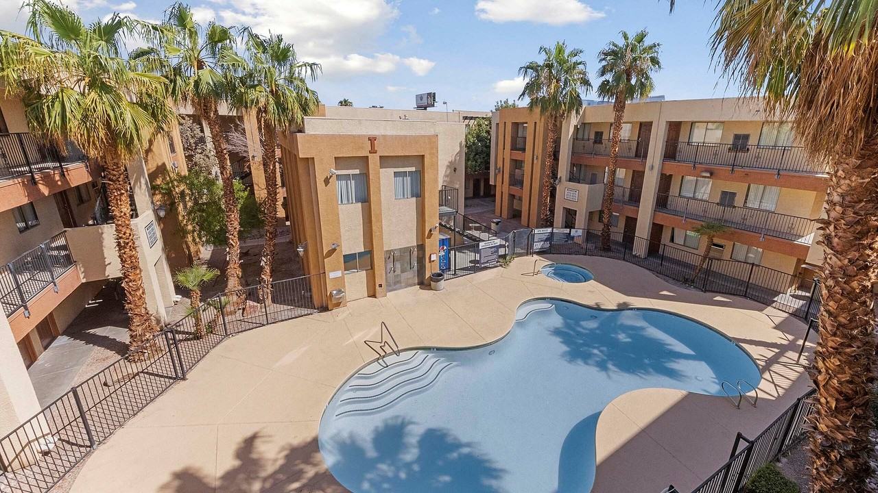 Residence at Tropicana - Photo 7 of 29