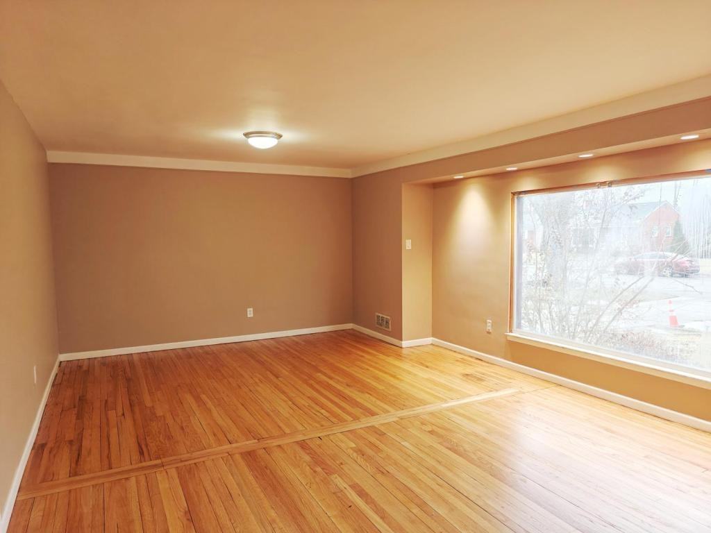 136 John Daly St - Photo 2 of 27