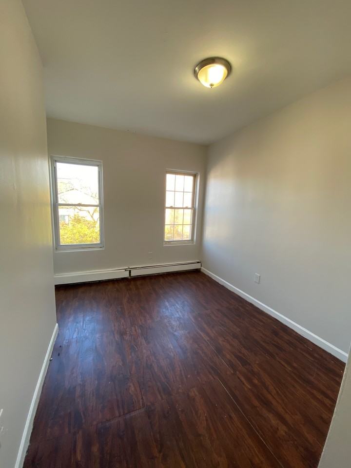 45 Gardner Ave - Photo 2 of 8