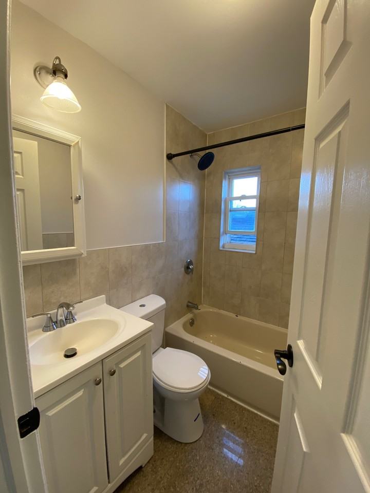 45 Gardner Ave - Photo 3 of 8