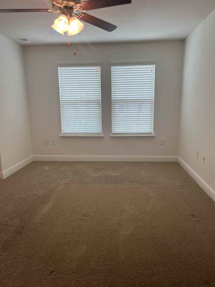 151 Iron Horse Dr E - Photo 6 of 32