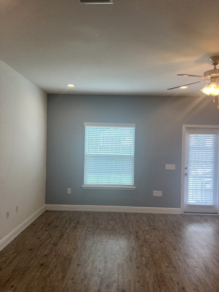151 Iron Horse Dr E - Photo 6 of 32
